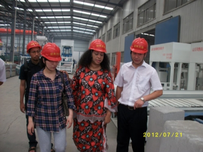 2012.7.21日坦桑尼亞總統(tǒng)夫人來我公司參觀指導(dǎo)、洽談合作