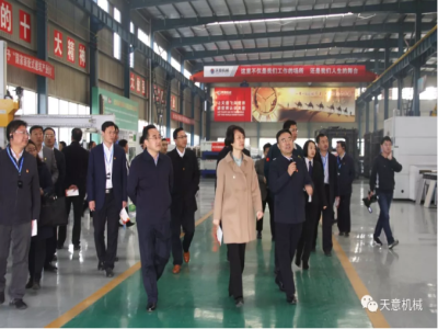 濟(jì)寧市委常委、組織部部長孔凡萍帶領(lǐng)全市“兩新”組織黨建工作現(xiàn)場觀摩團(tuán)蒞臨天意機(jī)械調(diào)研指導(dǎo)